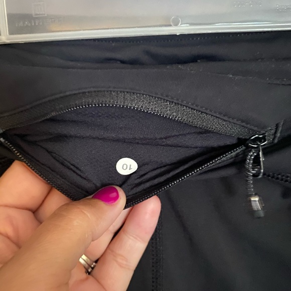 Lululemon Black Sz 10 running yoga leggings Capri - Picture 5 of 5